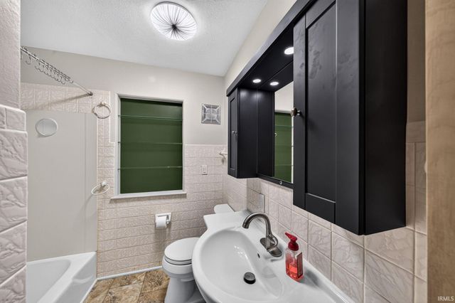 2121 Homewood Avenue, Mishawaka, IN 46544