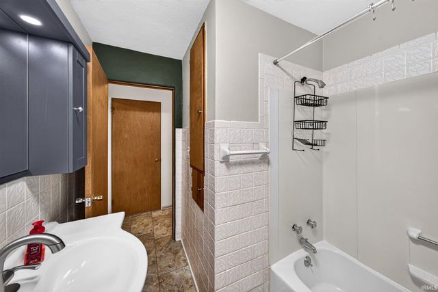 2121 Homewood Avenue, Mishawaka, IN 46544