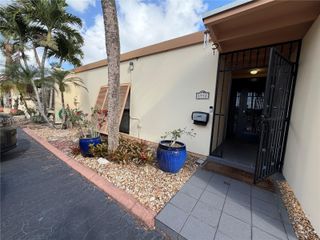 6932 Crown Gate Dr, Miami Lakes, FL 33014