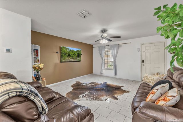 6807 Treselle Ln, San Antonio, TX 78252