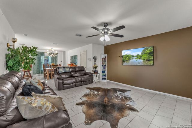 6807 Treselle Ln, San Antonio, TX 78252