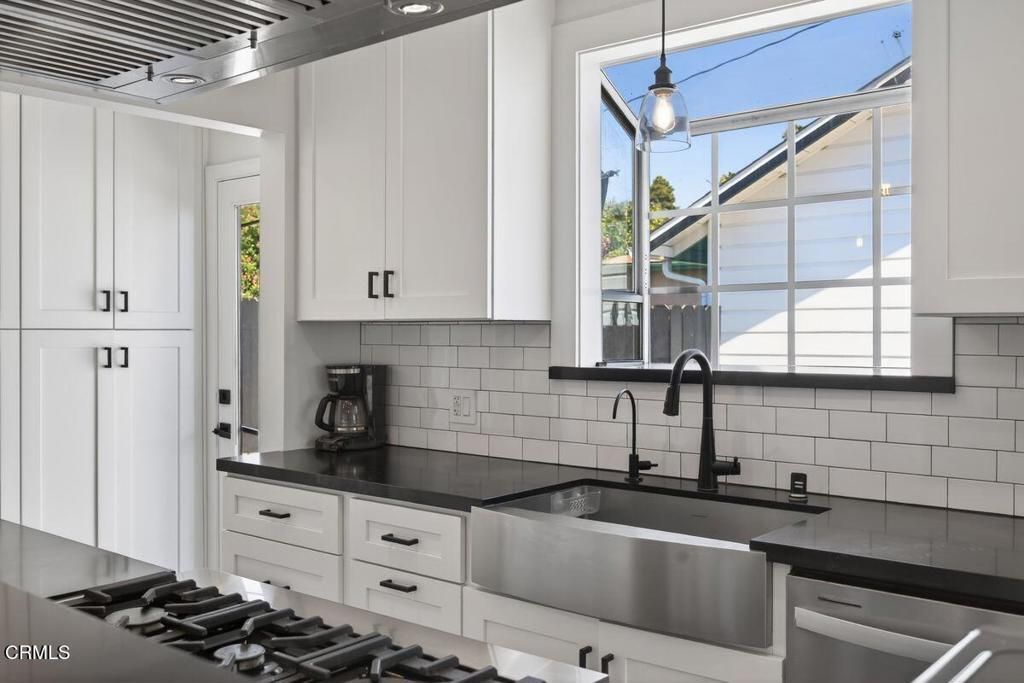 Image 10 of property listing at 3737 Paloma Drive, Ventura, CA 93003