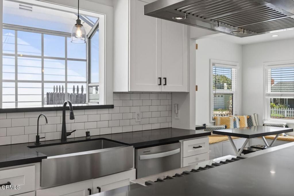 Image 11 of property listing at 3737 Paloma Drive, Ventura, CA 93003