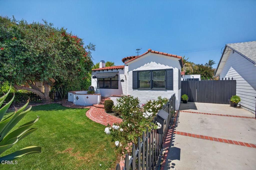 Image 2 of property listing at 3737 Paloma Drive, Ventura, CA 93003