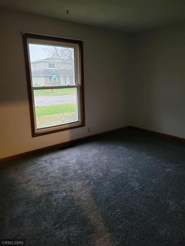 20 Camelot Drive, Mankato, MN 56001