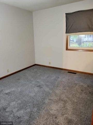 20 Camelot Drive, Mankato, MN 56001