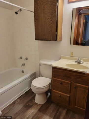 20 Camelot Drive, Mankato, MN 56001