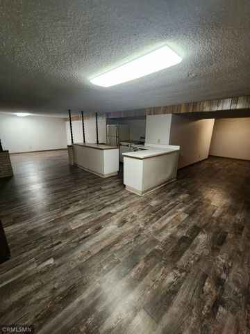 20 Camelot Drive, Mankato, MN 56001