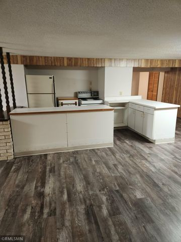 20 Camelot Drive, Mankato, MN 56001