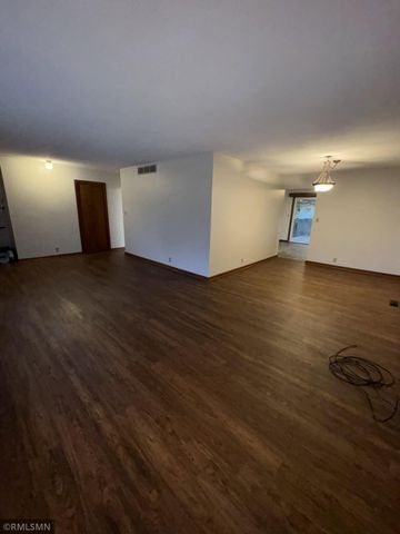 20 Camelot Drive, Mankato, MN 56001