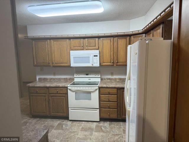 20 Camelot Drive, Mankato, MN 56001