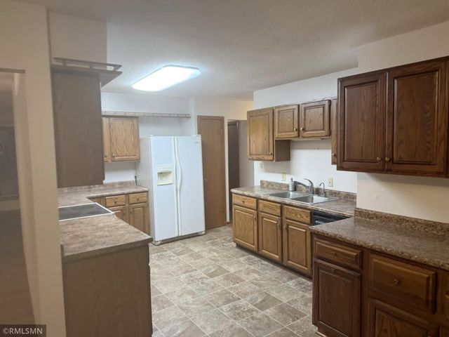 20 Camelot Drive, Mankato, MN 56001