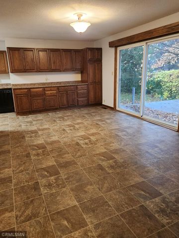 20 Camelot Drive, Mankato, MN 56001