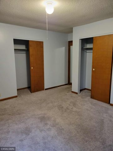 20 Camelot Drive, Mankato, MN 56001