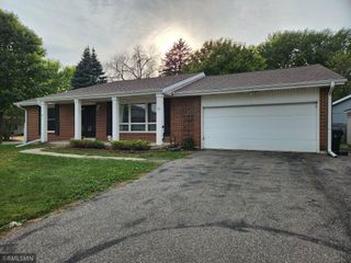 20 Camelot Drive, Mankato, MN 56001