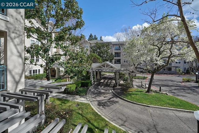 1860 1860 Tice Creek 1241, Walnut Creek, CA 94595