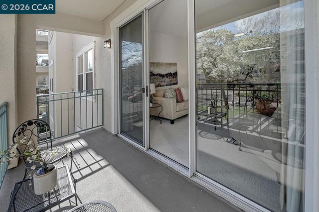 1860 1860 Tice Creek 1241, Walnut Creek, CA 94595