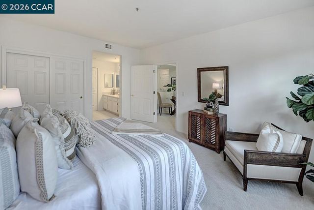 1860 1860 Tice Creek 1241, Walnut Creek, CA 94595