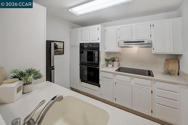 1860 1860 Tice Creek 1241, Walnut Creek, CA 94595