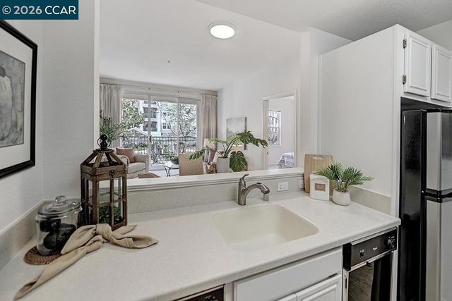 1860 1860 Tice Creek 1241, Walnut Creek, CA 94595