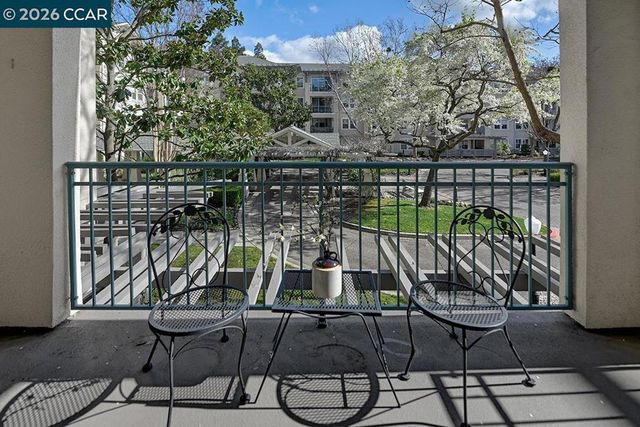 1860 1860 Tice Creek 1241, Walnut Creek, CA 94595