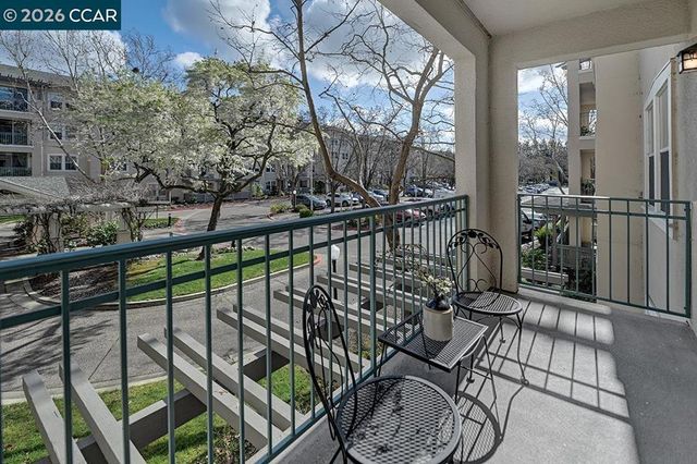 1860 1860 Tice Creek 1241, Walnut Creek, CA 94595