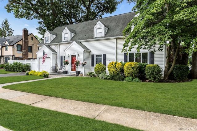 128 Stuart Street, Lynbrook, NY 11563