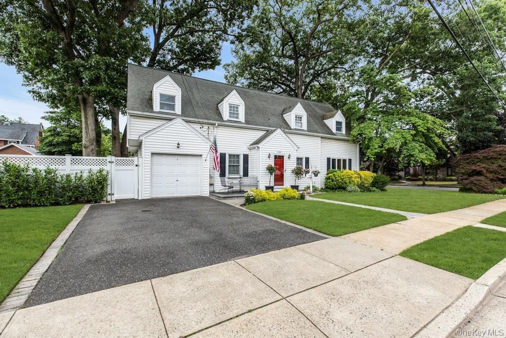 128 Stuart Street, Lynbrook, NY 11563 — photo 2