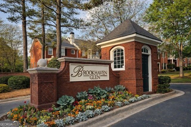 1160 Brookhaven Glen NE, Atlanta, GA 30319