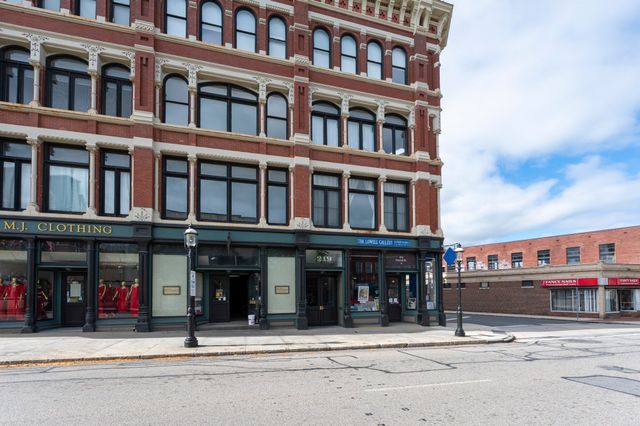 219 Central St 3A, Lowell, MA 01852