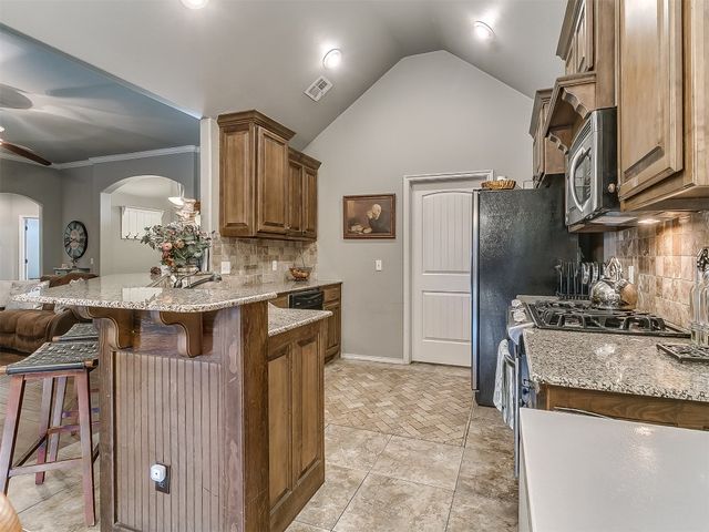 19137 Green Springs Drive, Edmond, OK 73012