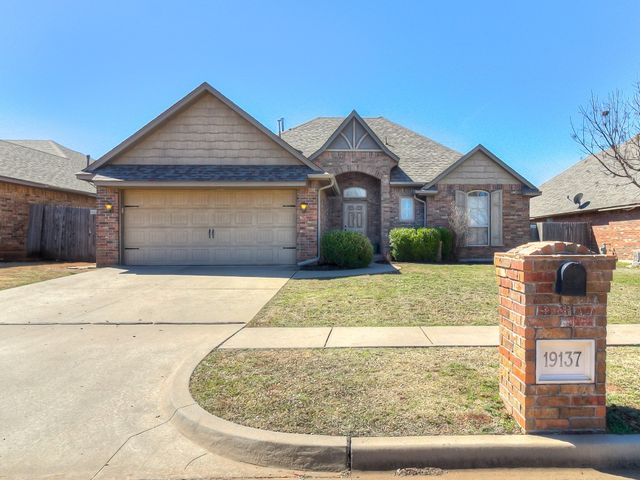 19137 Green Springs Drive, Edmond, OK 73012