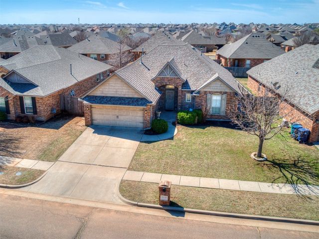 19137 Green Springs Drive, Edmond, OK 73012