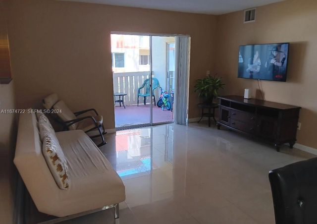 18870 NW 57th Avenue 108, Hialeah, FL 33015