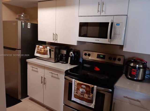 18870 NW 57th Avenue 108, Hialeah, FL 33015