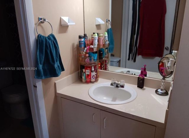 18870 NW 57th Avenue 108, Hialeah, FL 33015