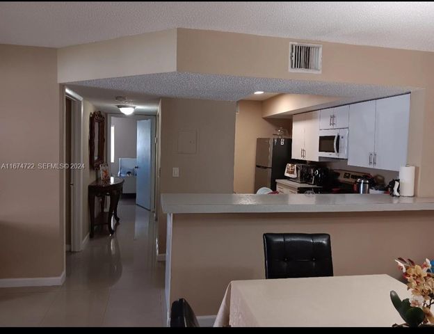 18870 NW 57th Avenue 108, Hialeah, FL 33015