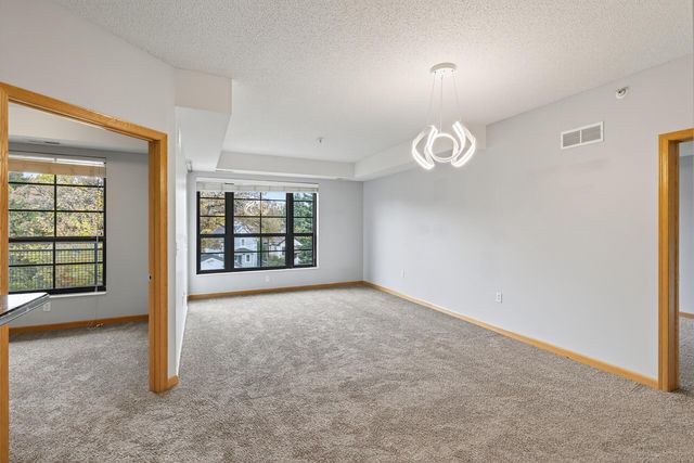 820 Emerald Street 307, Saint Paul, MN 55114