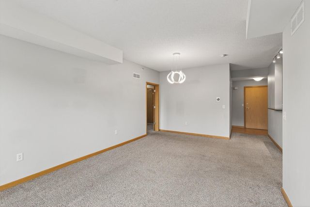 820 Emerald Street 307, Saint Paul, MN 55114