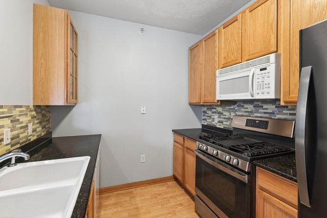 820 Emerald Street 307, Saint Paul, MN 55114