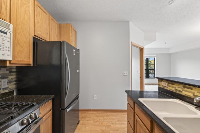 820 Emerald Street 307, Saint Paul, MN 55114