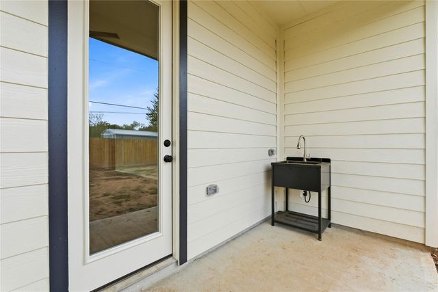 419 S Lobit Street, La Porte, TX 77571