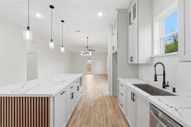 419 S Lobit Street, La Porte, TX 77571