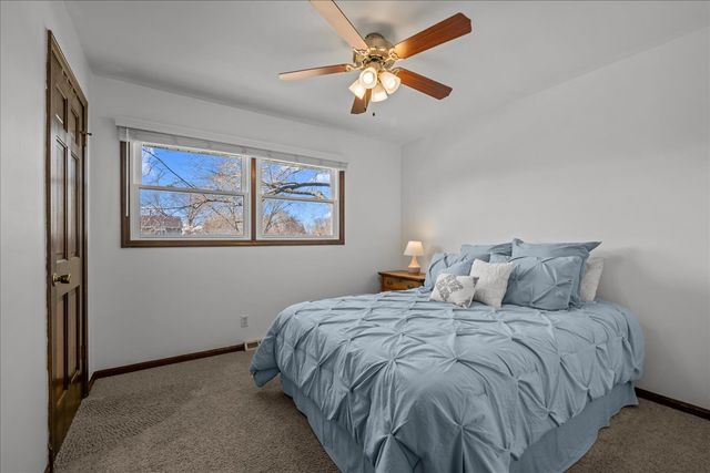 2477 Cambridge Drive, Aurora, IL 60506