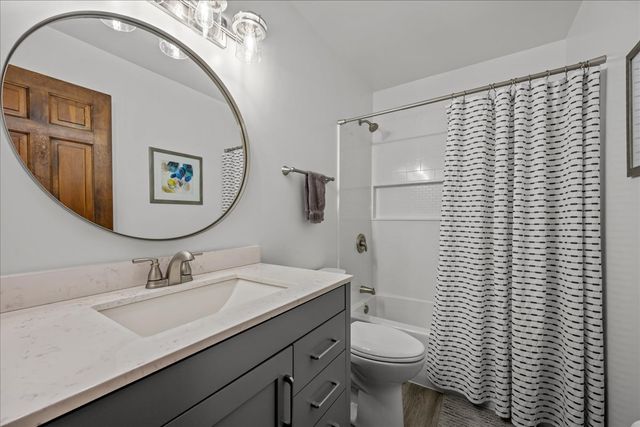 2477 Cambridge Drive, Aurora, IL 60506