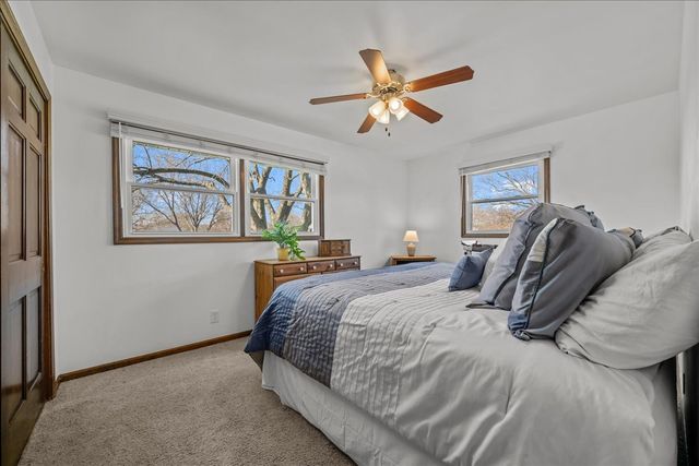 2477 Cambridge Drive, Aurora, IL 60506