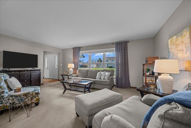 2477 Cambridge Drive, Aurora, IL 60506