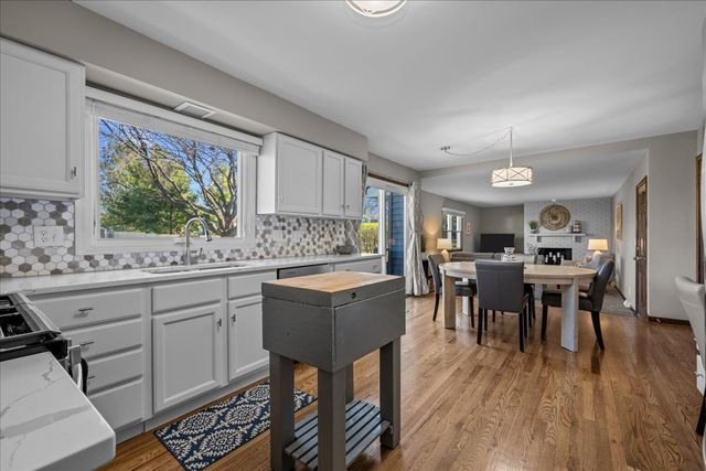 2477 Cambridge Drive, Aurora, IL 60506