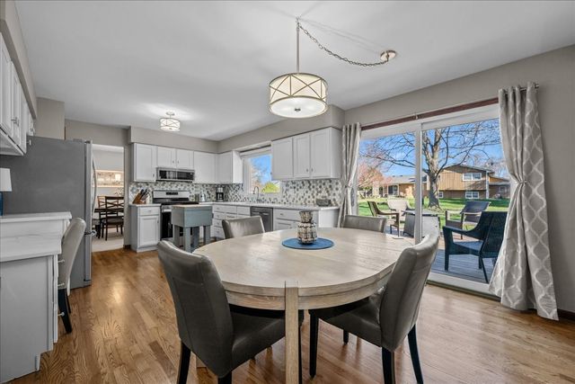 2477 Cambridge Drive, Aurora, IL 60506