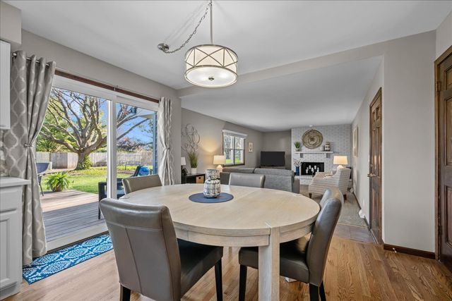 2477 Cambridge Drive, Aurora, IL 60506